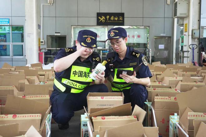 2024年度 拱北海关查扣侵权商品涉案案值首超千万(图2)