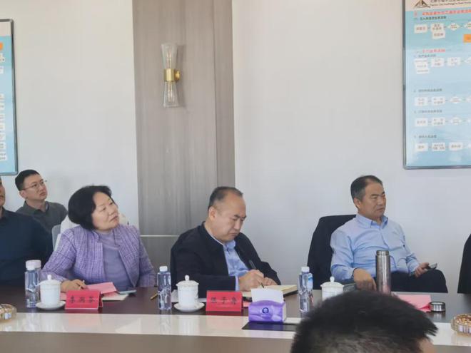 “质”造未来向“新”而行丨大邱庄镇举办科技创新和知识产权赋能光伏产业座谈会(图3)