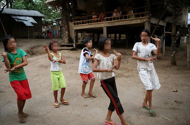 东亚第一“性压抑”国组团去老挝嫖幼女连大使馆都看不下去了(图5)
