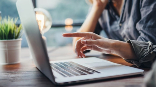 时创能源续聘夏晶晶为董秘：20