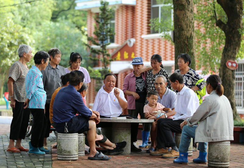 思想之光照亮法治航程——习近平法治思想引领新时代中国建设述评(图8)