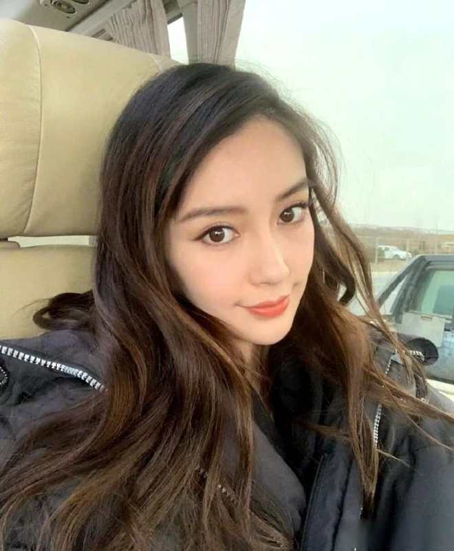 黄晓明与Baby迪士尼合体带娃