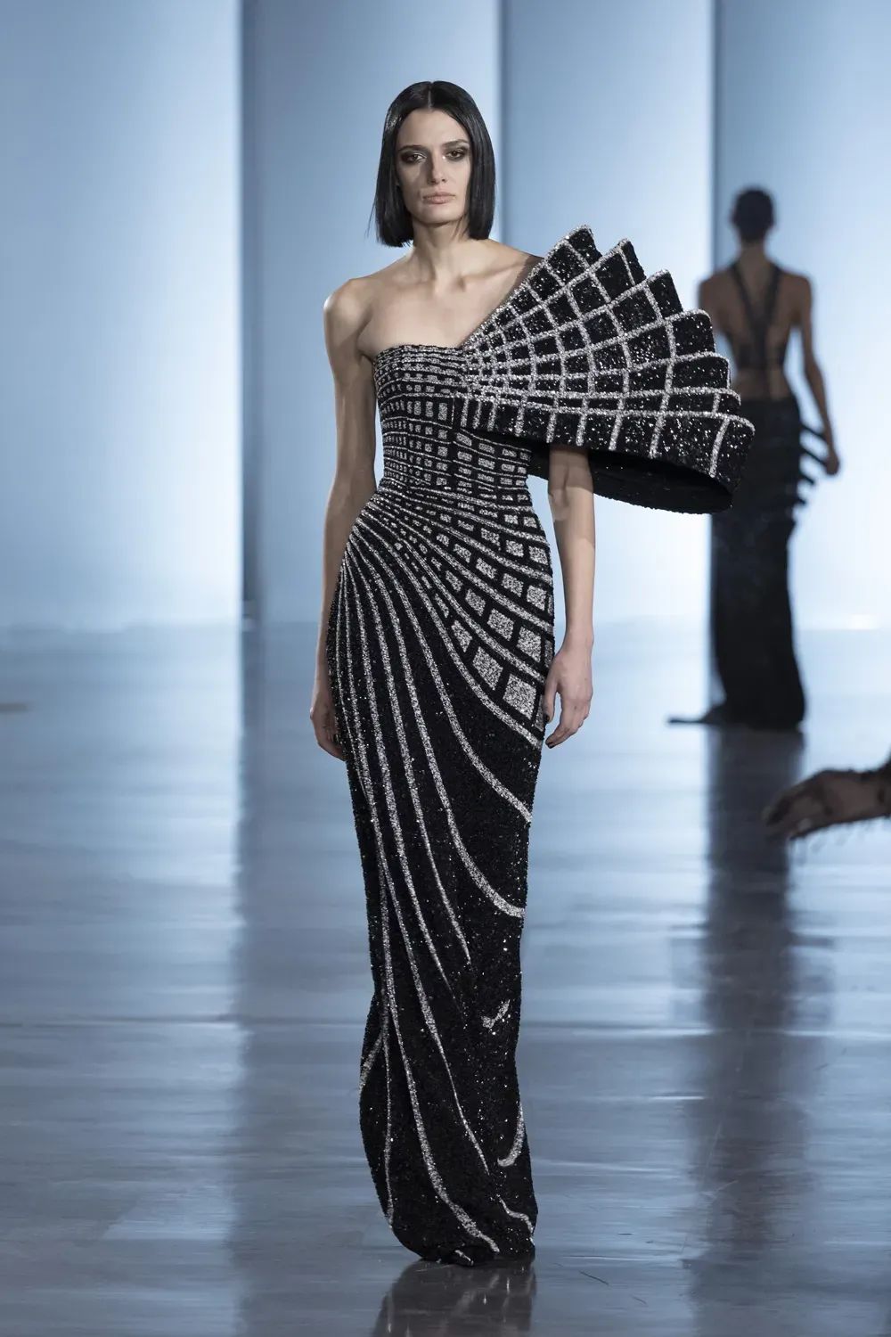 【行业分析】中国二次元服装行业政策汇总、发展现状及投资前景预测报告——智研咨询发布