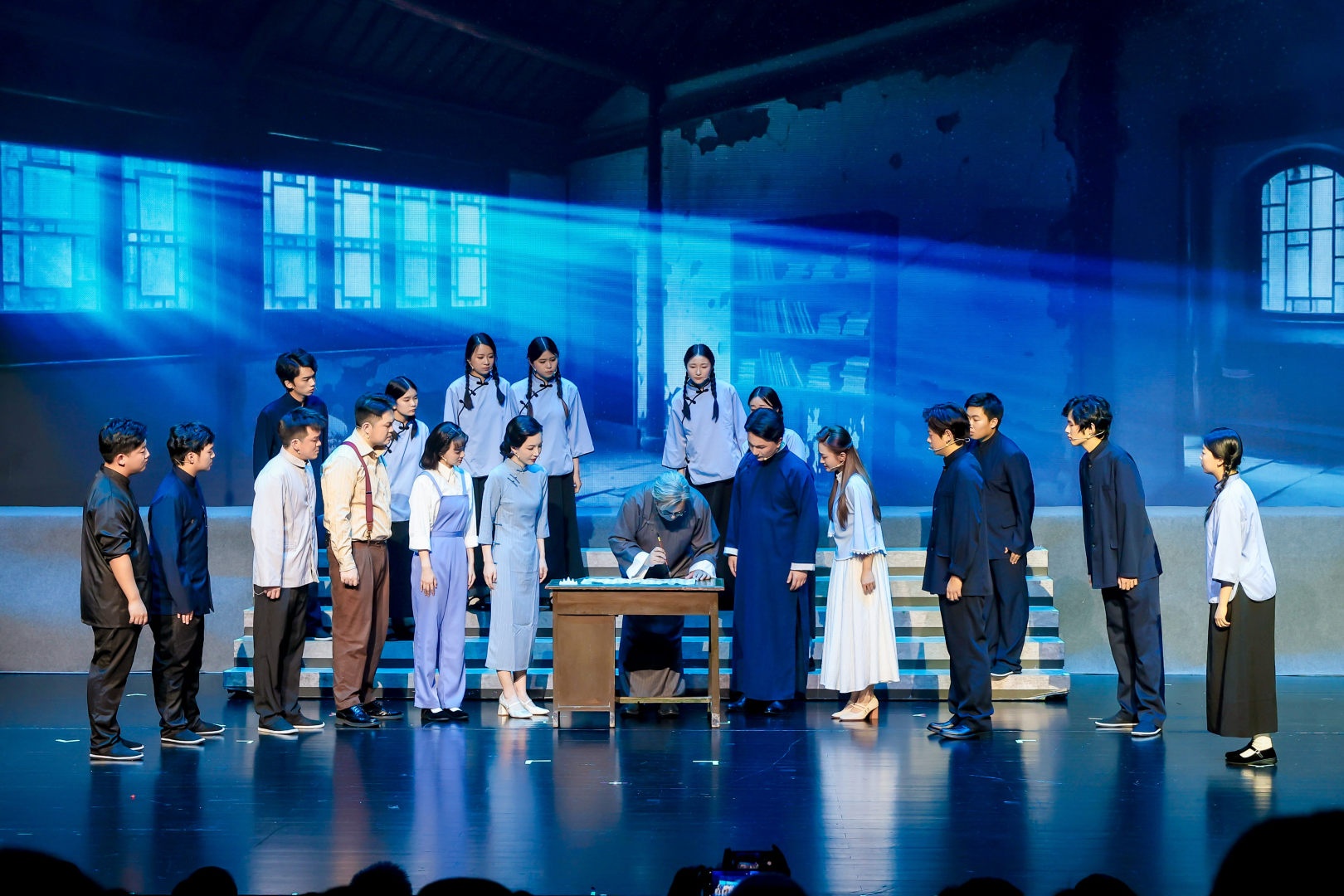 一台戏两座城：浙江工商职院原创校史剧《迁徙》点亮县校融合之路(图2)
