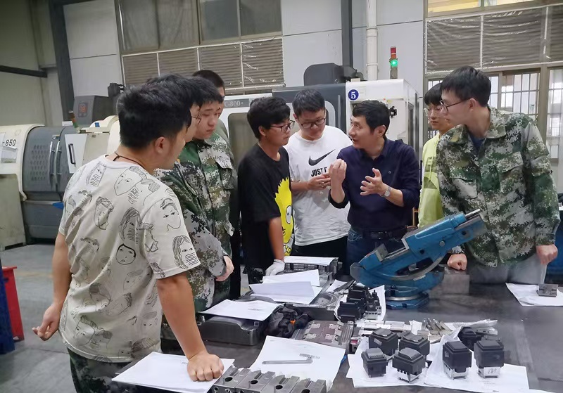 一台戏两座城：浙江工商职院原创校史剧《迁徙》点亮县校融合之路(图3)